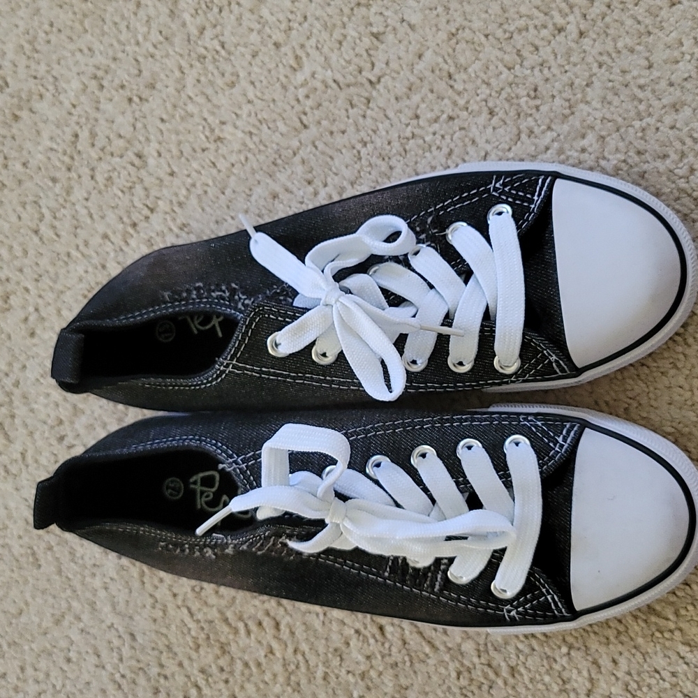 Gray denim color casual shoes 7.5